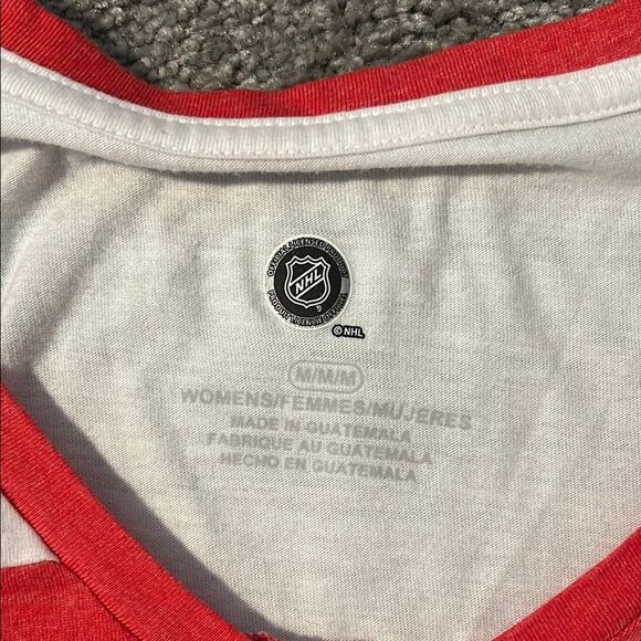 NWOT Chicago Blackhawks Red and White V-Neck 3/4 Sleeve Top. Size Medium - Picture 3 of 6